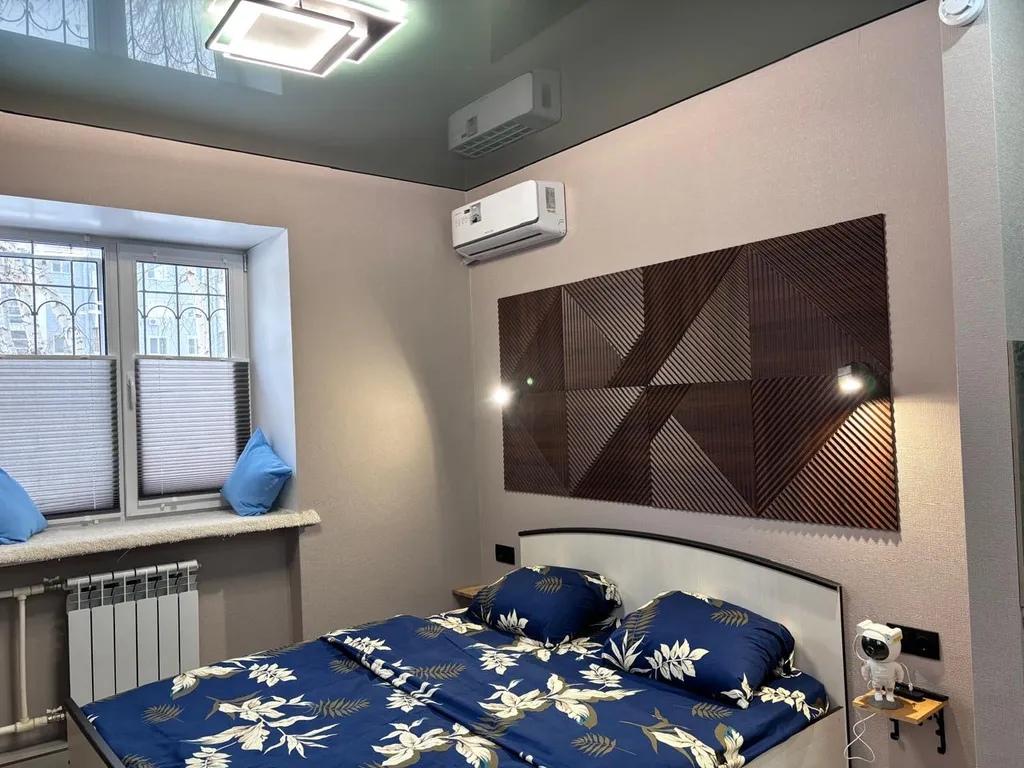 Квартира Потрясающая Студия напротив Терминала в центре Нефтяников — Омск