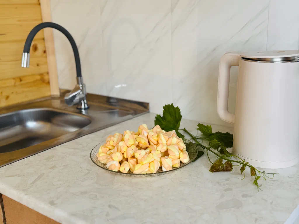 Домик 6-ти местный 2-х комнатный с кухней