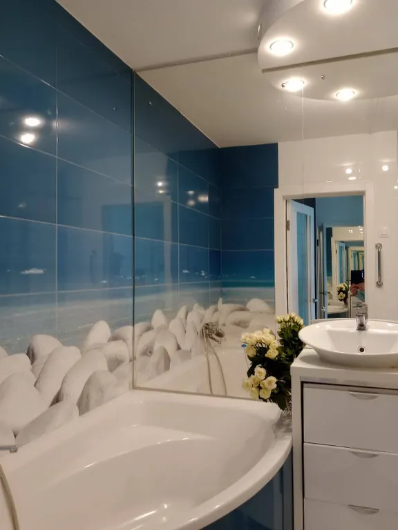 Студия с панорамной лоджией в центре города