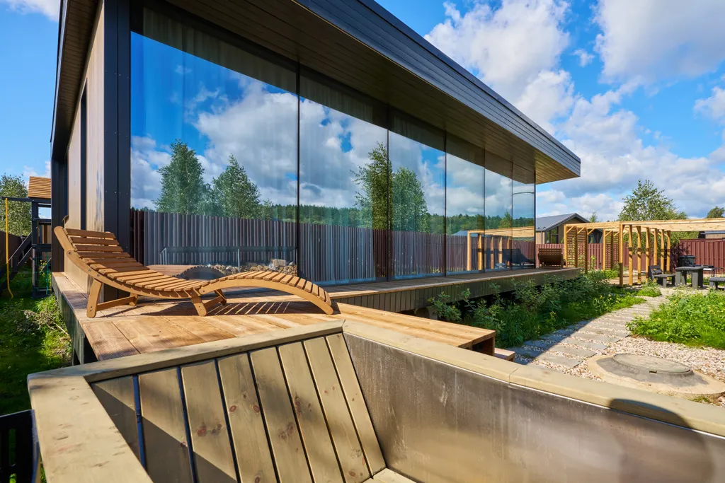 Домик у реки с камином, сауной и чаном