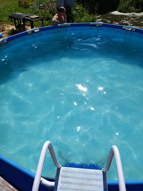 Домик у пруда