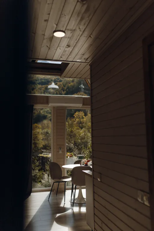 Уютное шале на берегу ручья с баней и купелью на уединенной террасе