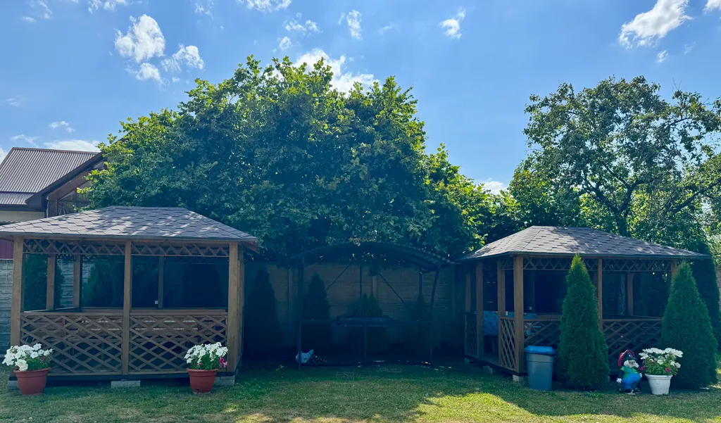 Трехместный номер с балконом, с видом на горы