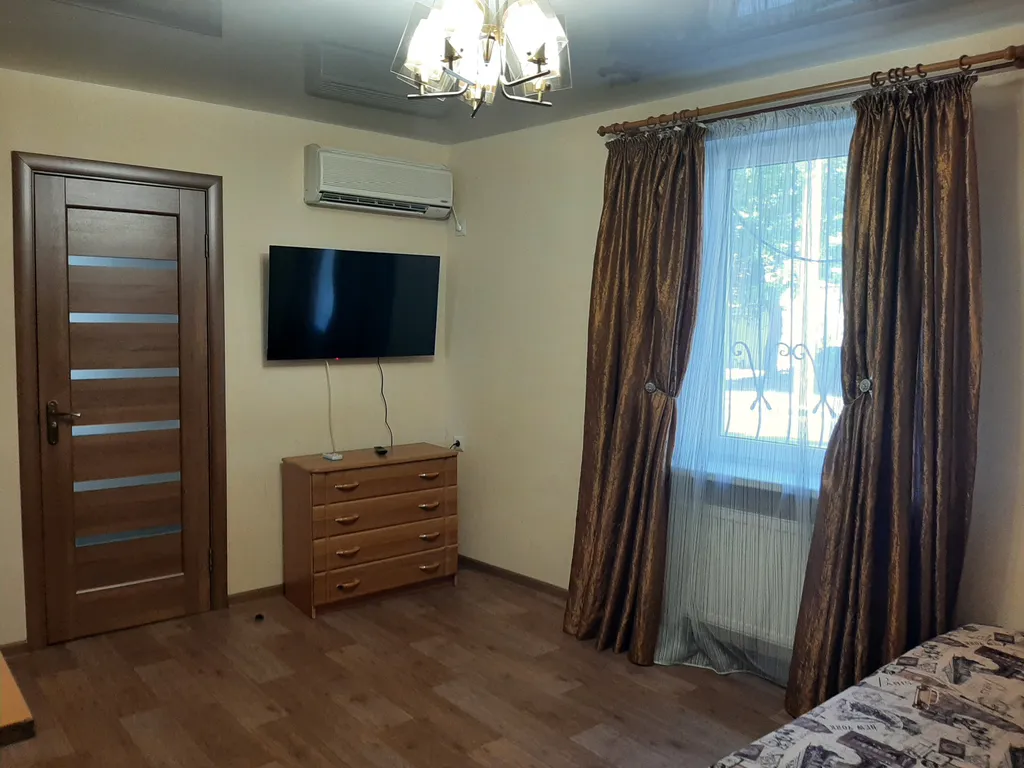 Коттедж Трёх комнатный дом до моря 5 минут пешком — Евпатория