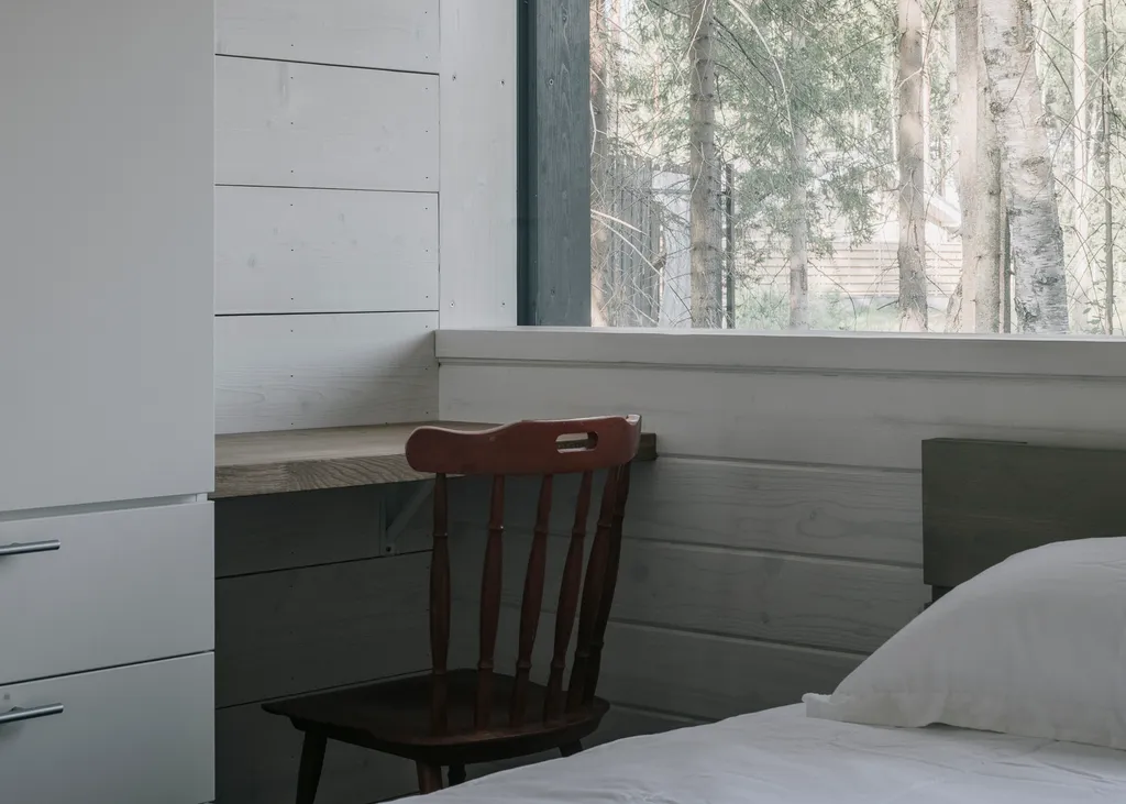 Загородный дом с террасой, баней и видом на лес