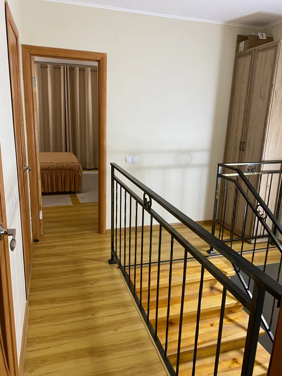 Двухэтажный дом на берегу моря