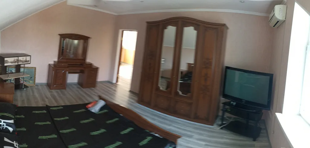 Дом с навесом и парковкой