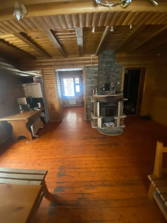 Уютный домик на берегу реки