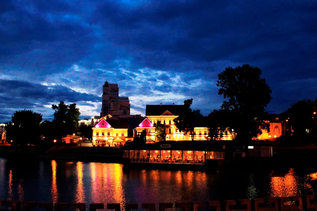 Исторический центр Балкон Wi-Fi KngSize-кровать