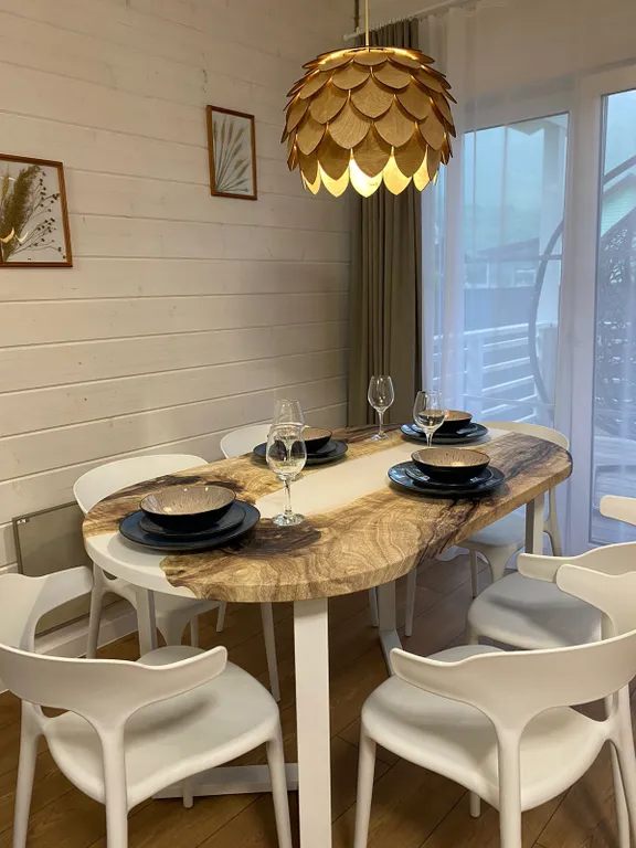 Новый дом с собственной территорией и видом на горы