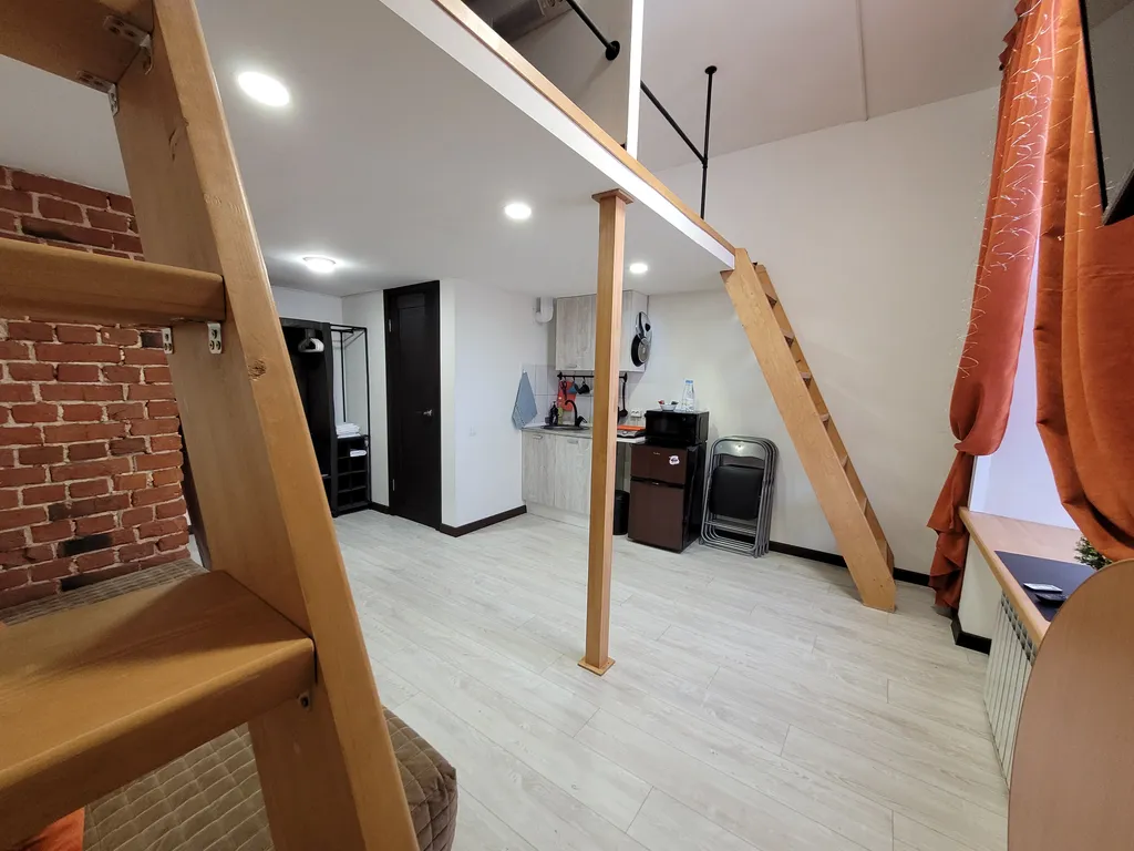 Лофт-3 Красная. Клёвая двухуровневая студия в центре