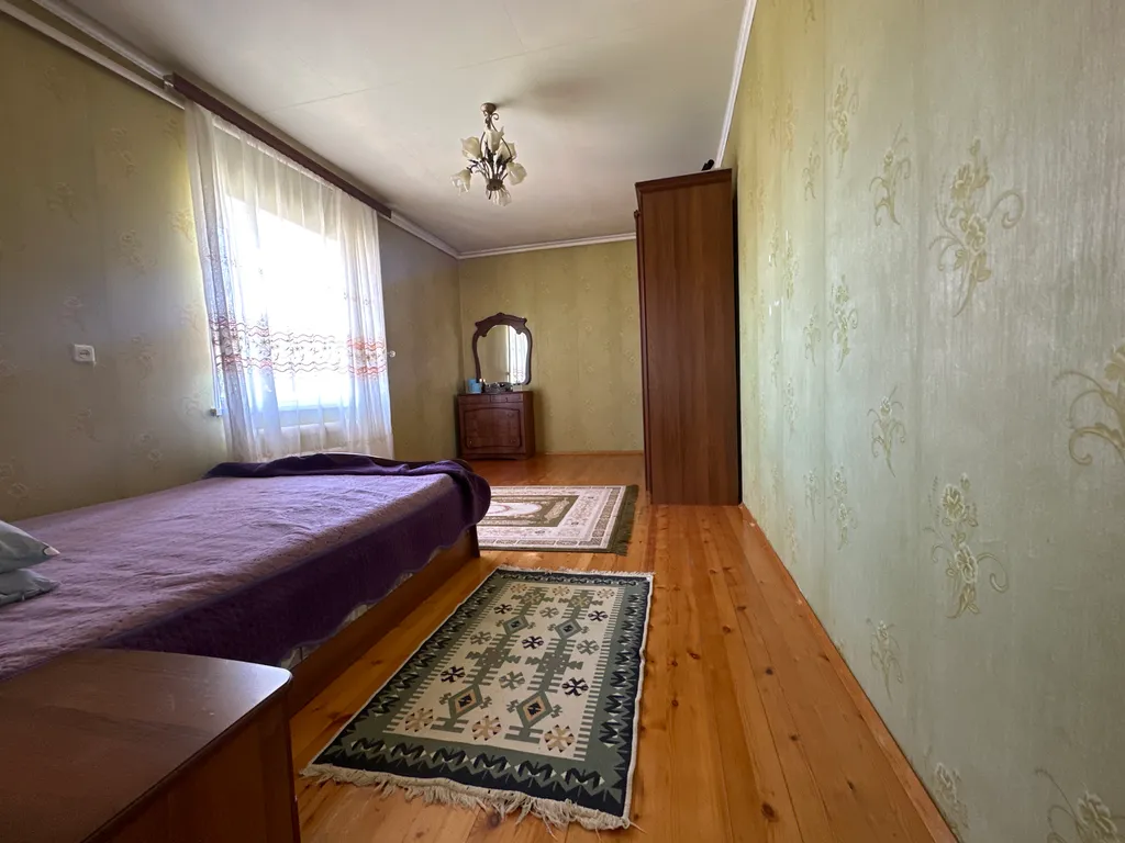 Частный дом с беседкой