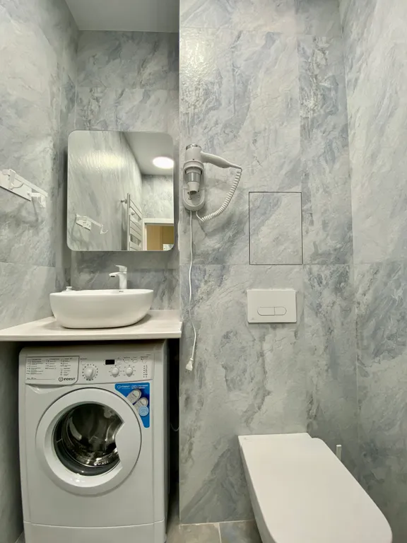 Евротрехкомнатный апартамент с балконом на первой линии