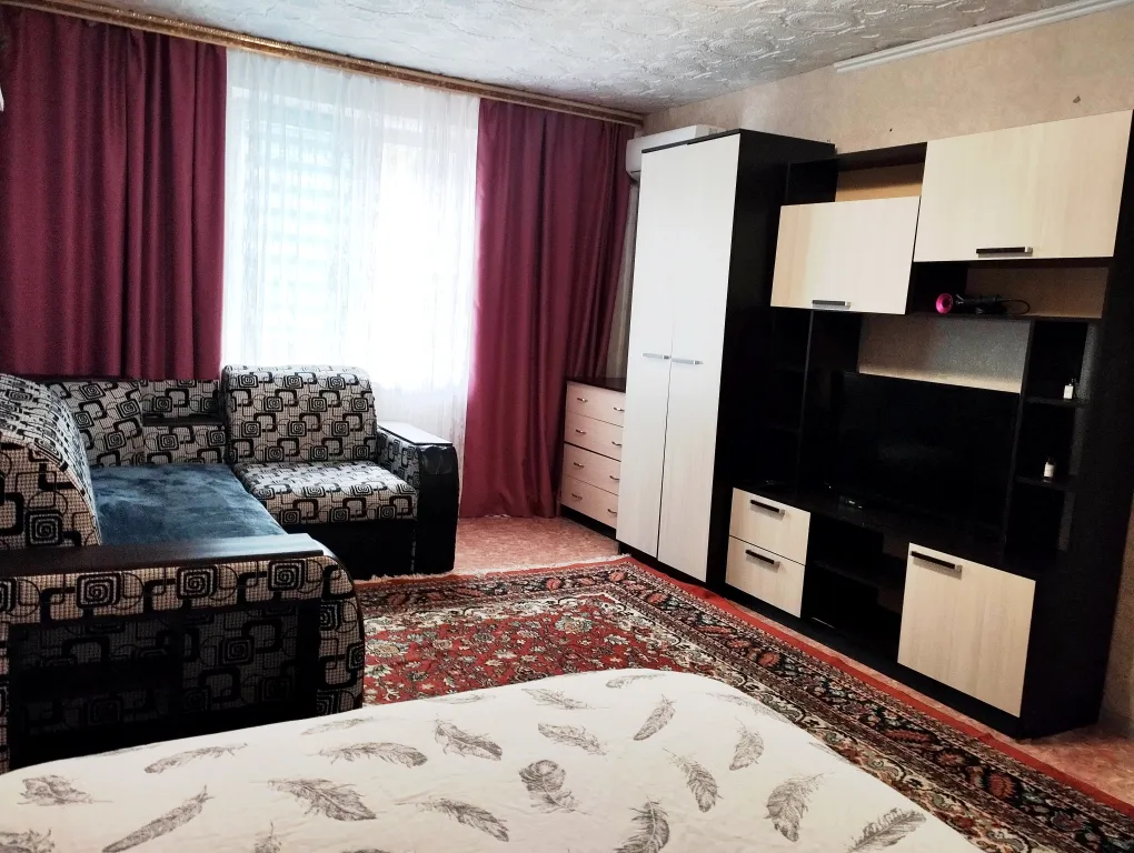 Чиcтaя, уютнaя 1-комнaтная квартирa в центpальнoм pайоне