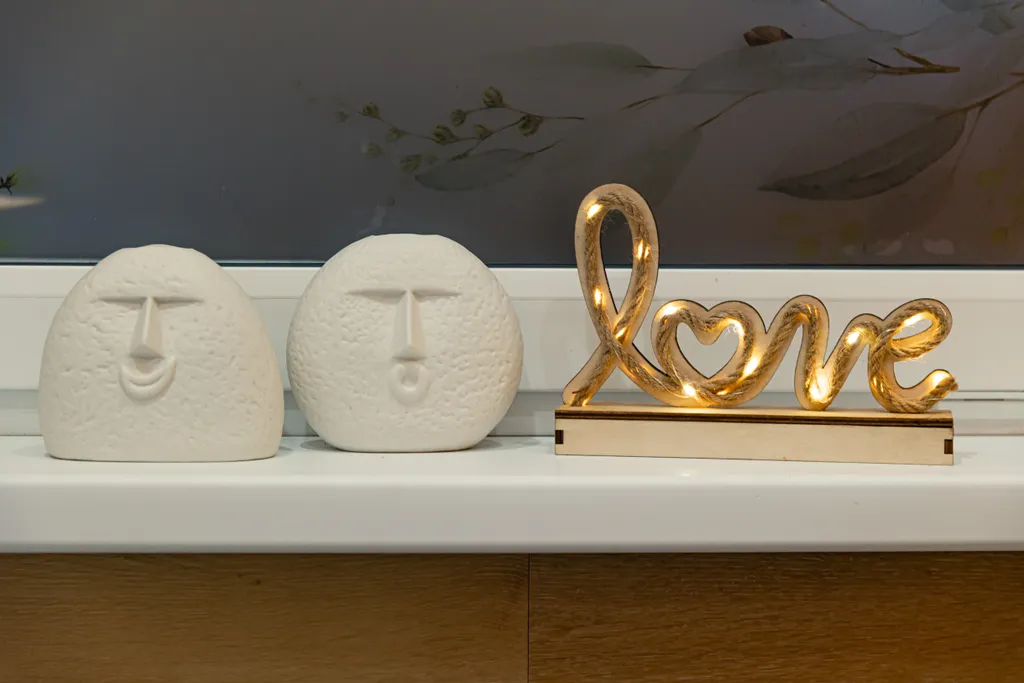 Дом на реке и краю соснового леса