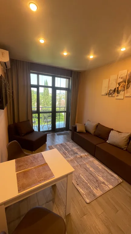 Апартаменты с бассейном на берегу моря