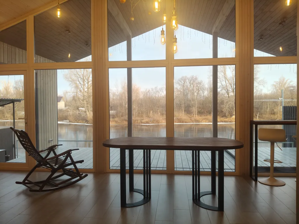 Дом с видом на озеро