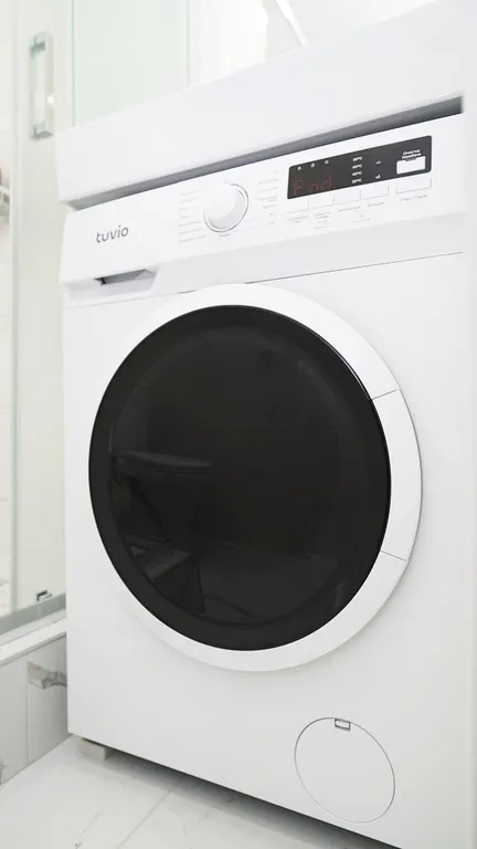 Красивая и уютная студия вблизи метро рядом с центром города