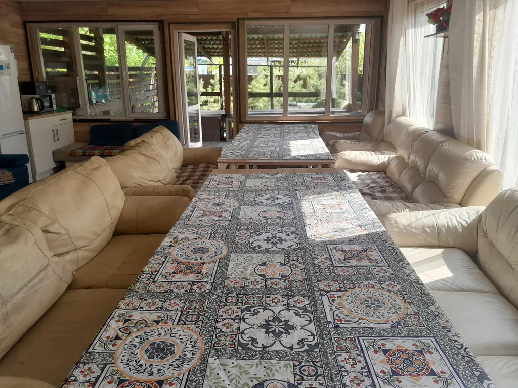 Коттедж в центре, ванны нет, зал и 3 спальни