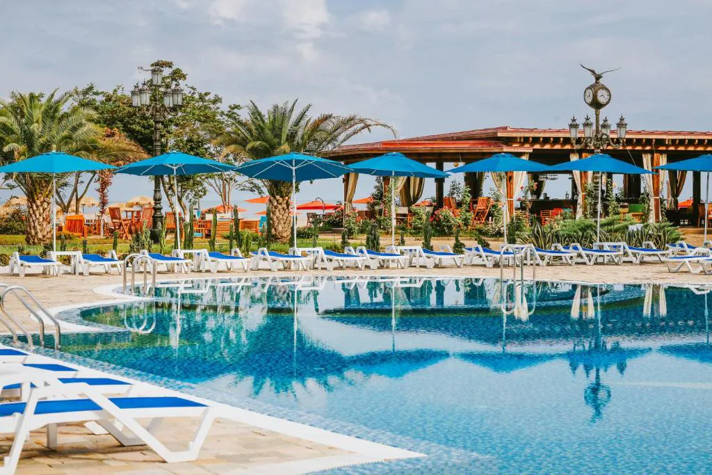 Элитные апартаменты с бассейном в Dreamland Oasis