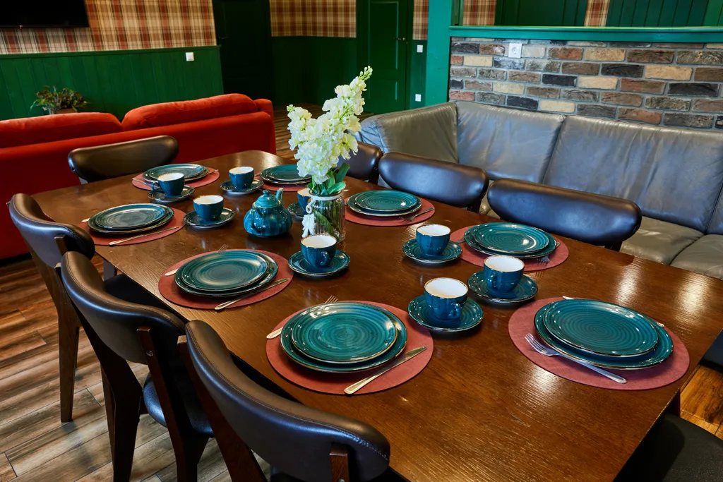 Большой коттедж с 5 спальнями, камином и террасой, Ромашка