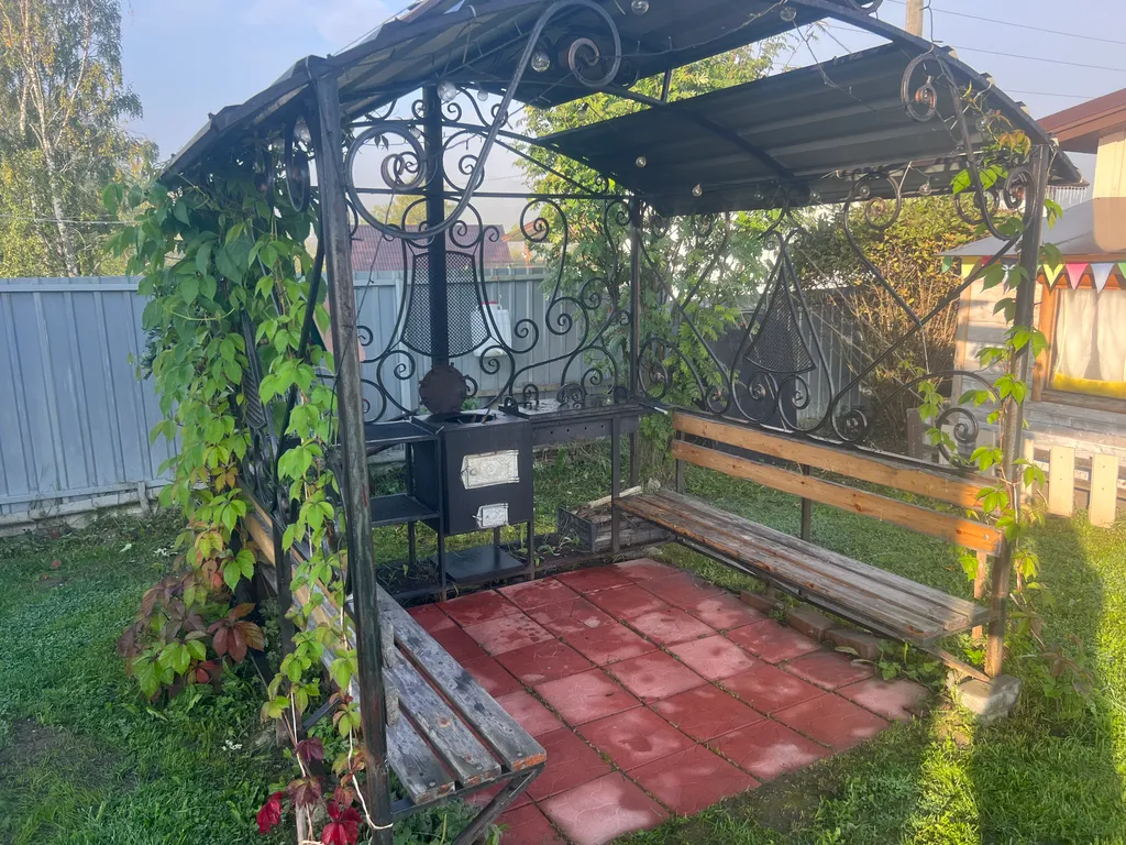 Уютный дом с купелью