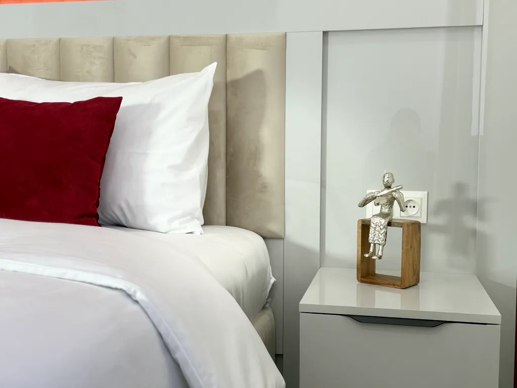 New trendy 1bd apt, Unbeatable location