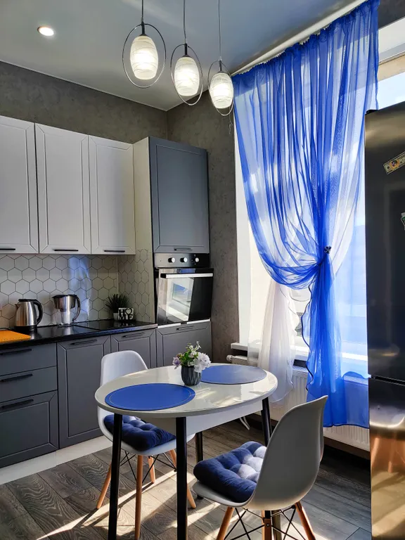 Дизайнерская и просторная квартира недалеко от центра