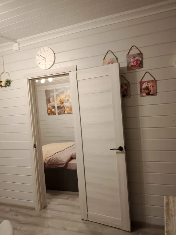 Двухкомнатный дом у лесной полосы