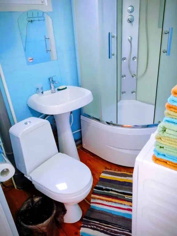 Двухкомнатный этаж, с детской кроваткой, вид на море и горы