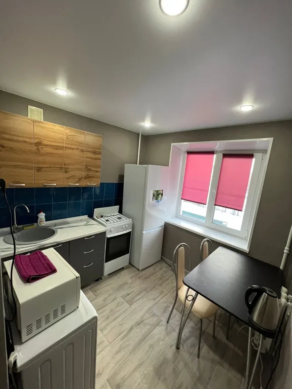 Чистая свежая квартира после ремонта, в центре — аренда посуточно в Краснотурьинск