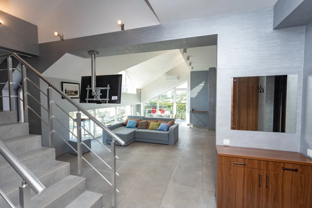 Роскошный двухуровневый апартамент люкс