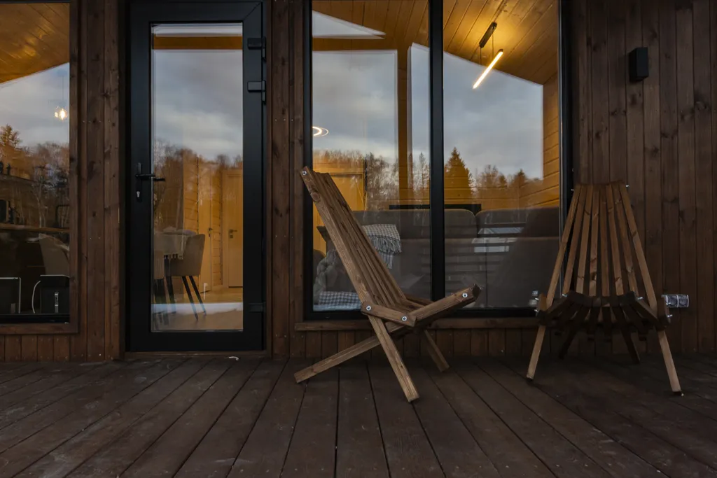 Новый стильный барнхаус с видом на лес