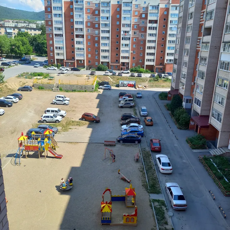 Квартира в центре, рядом с АЗ Урал