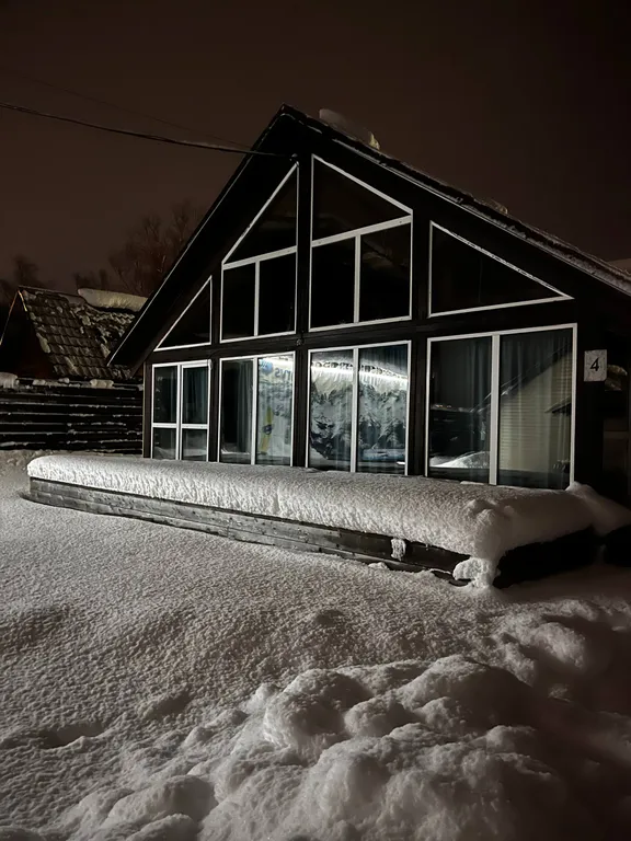 Домик №4 недалеко от подъёмника и других услуг курорта