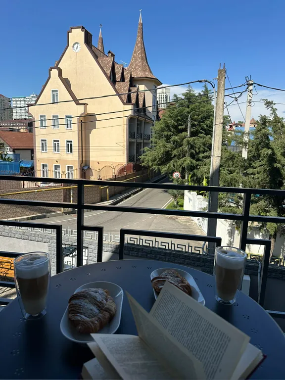 Квартира Квартира Апартамент в центре Сочи, рядом море, парк аттракционов Ривьера, морской вокзал — Сочи