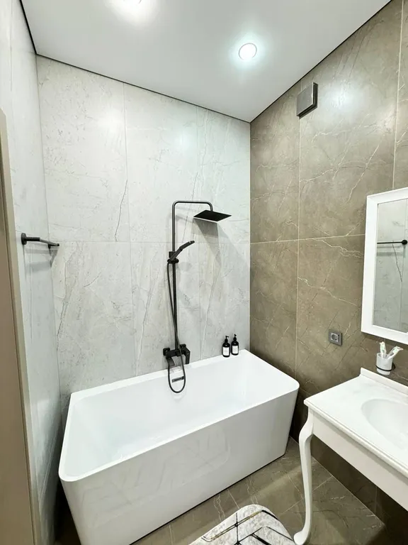 Просторная уютная двухкомнатная квартира в центре левого берега