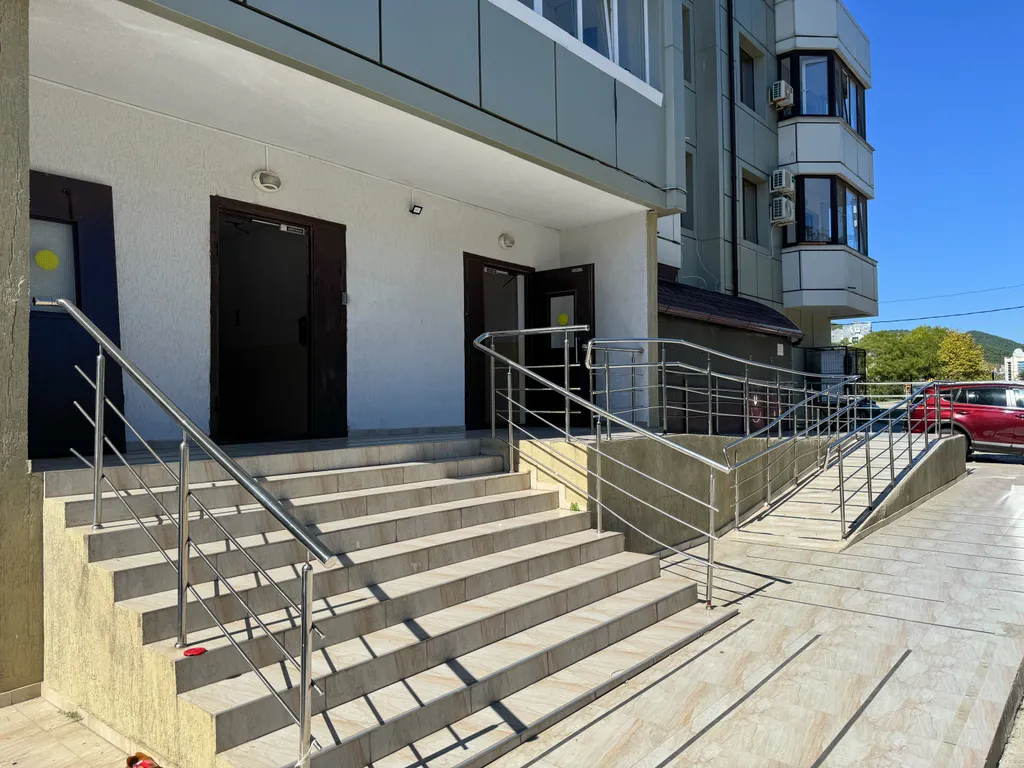 Квартира с балконом и видом на море