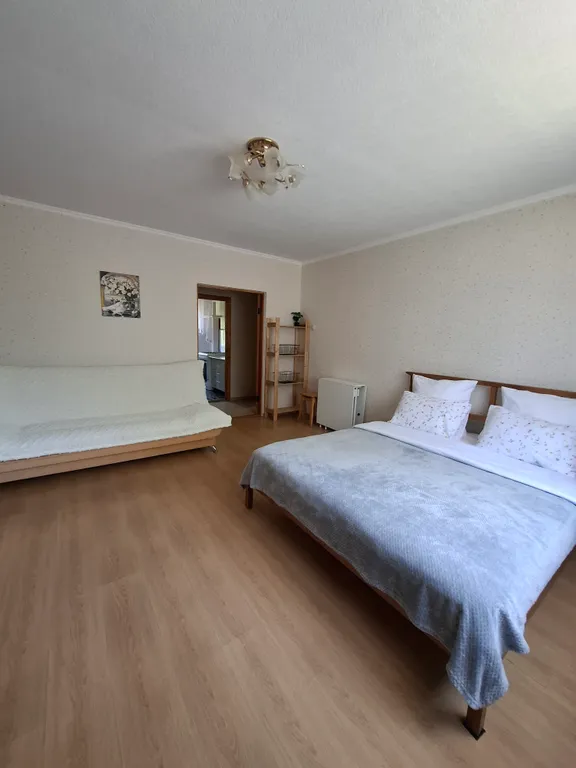 Дом с навесом возле реки