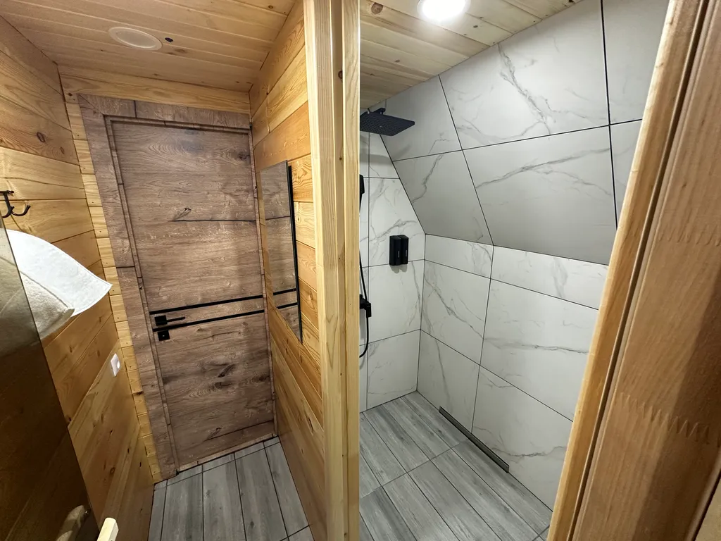 Уютный дом с красивым видом на зелёную гору