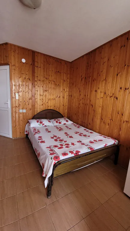 Квартира Комната — аренда посуточно в Лоо