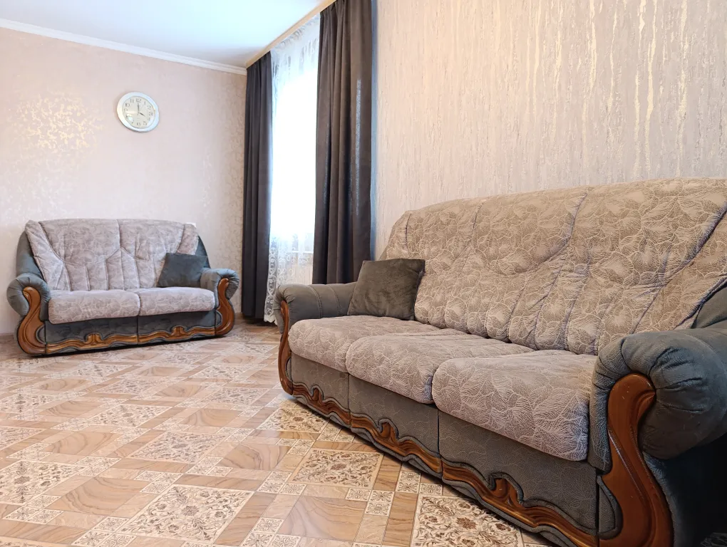 Просторная двухкомнатная квартира с видом на Кузнецкую крепость