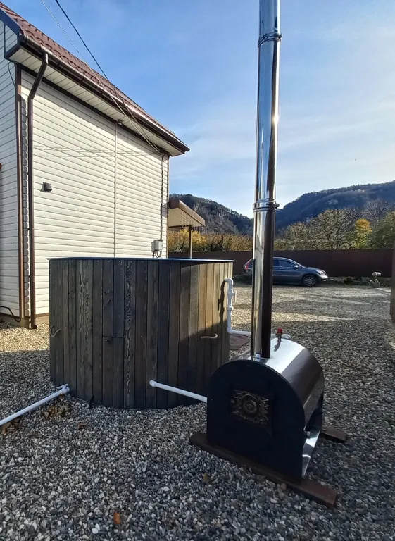 Гуамкаюг. Дом с купелью и видом на горы