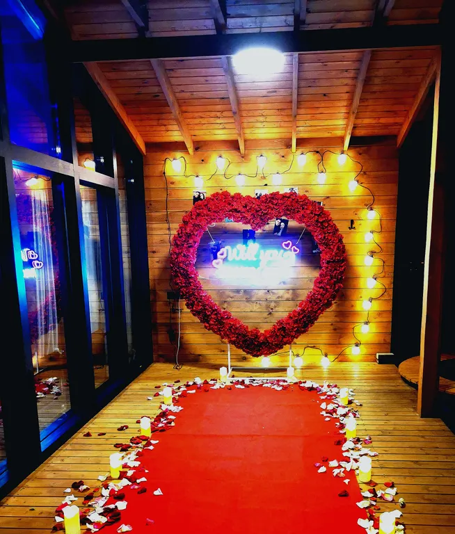 Домик на поляне любви в горах