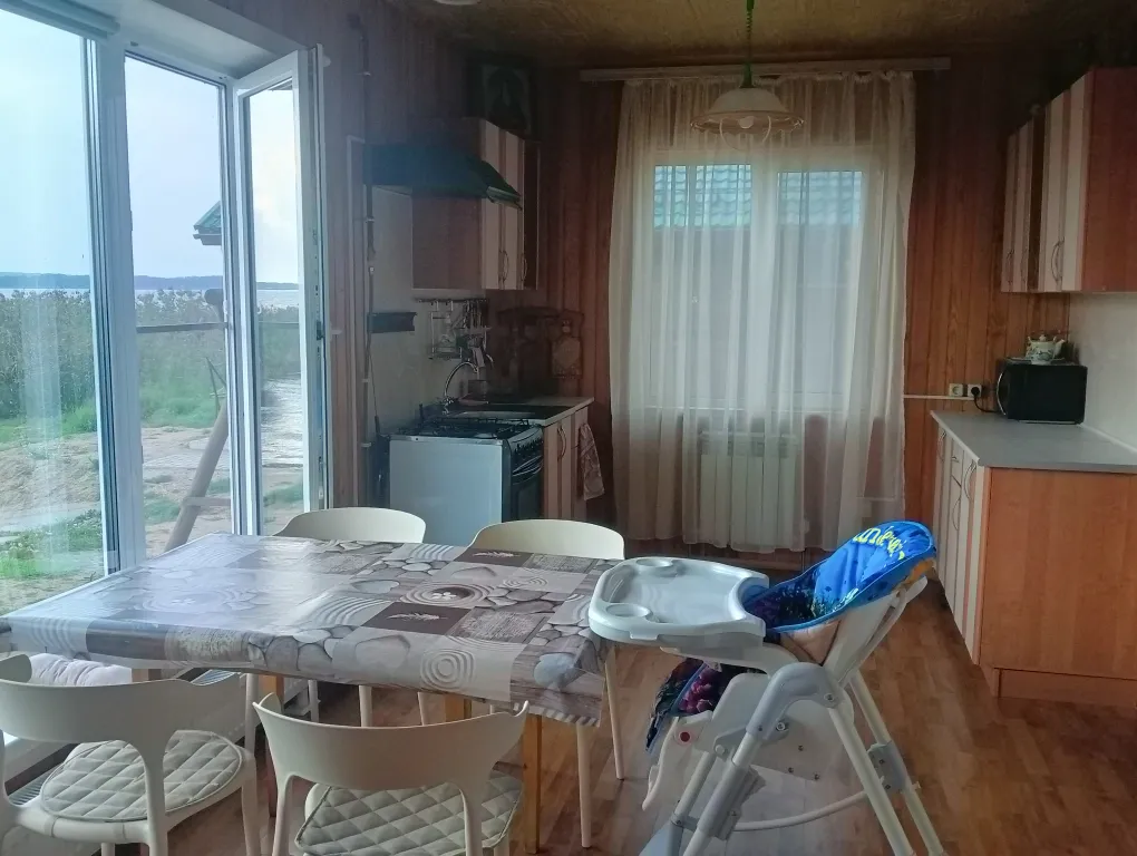 Домик сказка на берегу озера Селигер