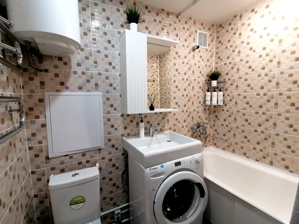 Уютная и тёплая квартира в центре города. Столовая расположена  в доме