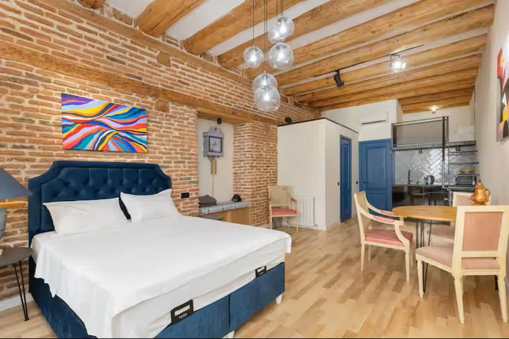 Комфортная квартира около проспекта Руставели — аренда посуточно в Тбилиси