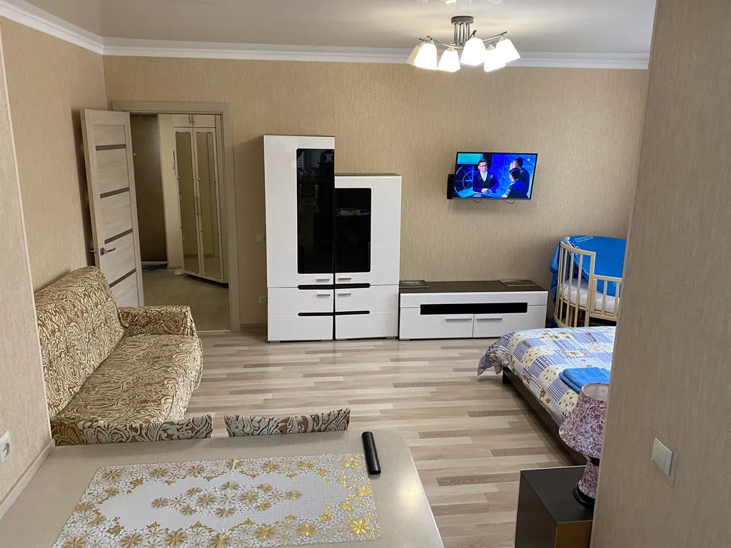 Двухкомнатная солнечная квартира в спальном районе, евроремонт