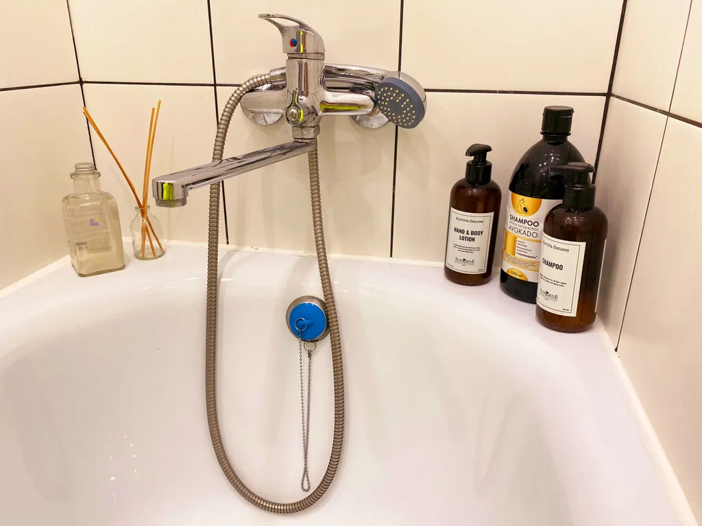 Чистая, уютная квартира рядом с заездом в город с детской площадкой