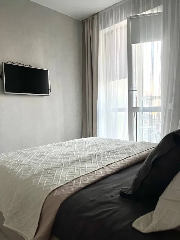 Евро-трехкомнатная квартира возле метро Грушевка